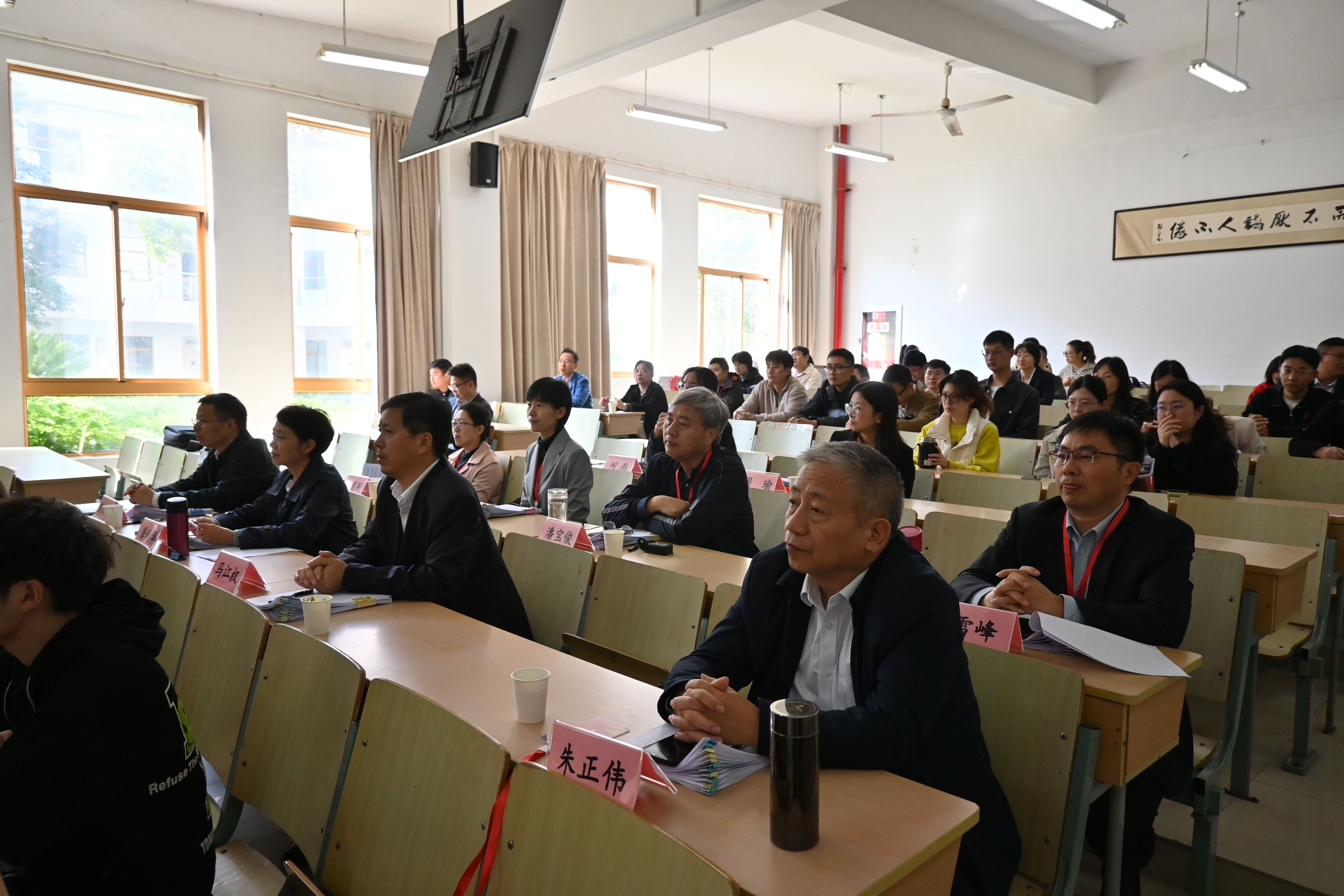 1730013170911283.jpg 图3 评委专家在比赛现场.JPG