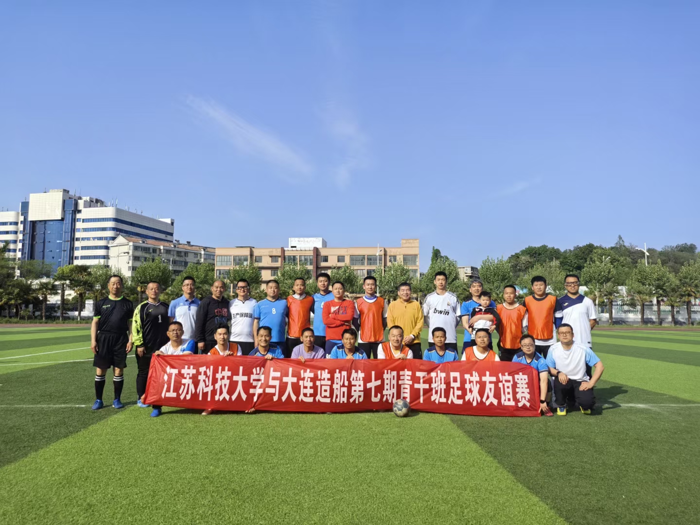 1682220321224979.jpg 足球.jpg